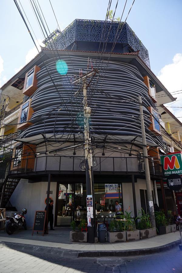 Borough Capsule Hostel Bali Legian Exteriör bild