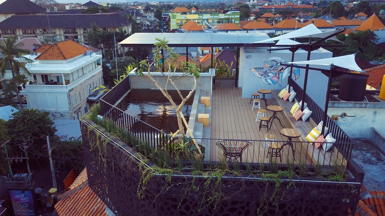 Borough Capsule Hostel Bali Legian Exteriör bild