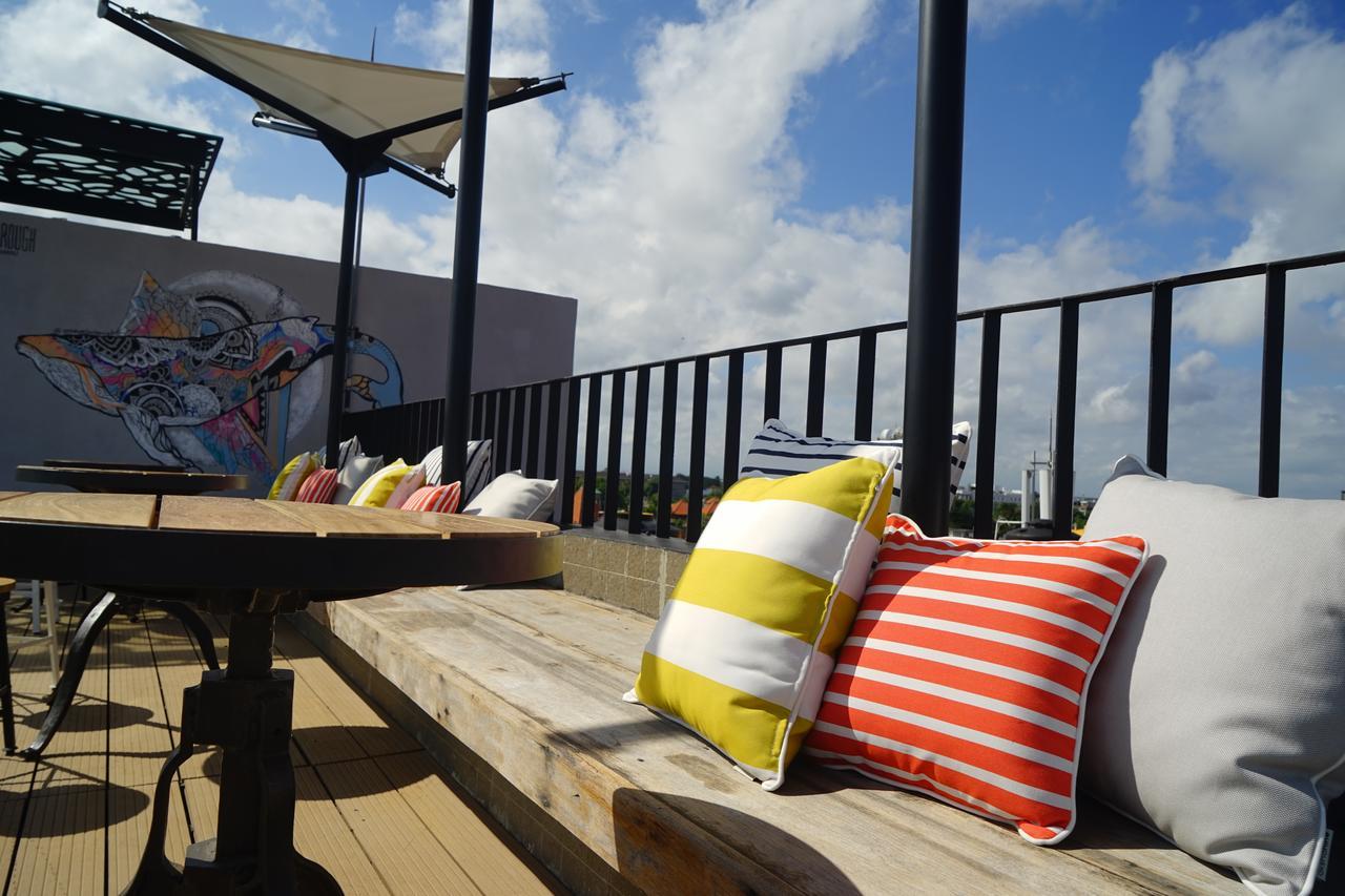 Borough Capsule Hostel Bali Legian Exteriör bild