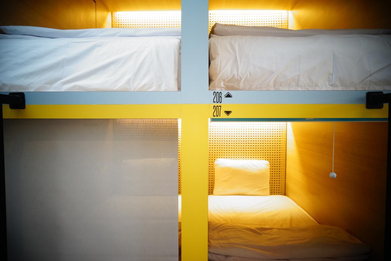 Borough Capsule Hostel Bali Legian Exteriör bild
