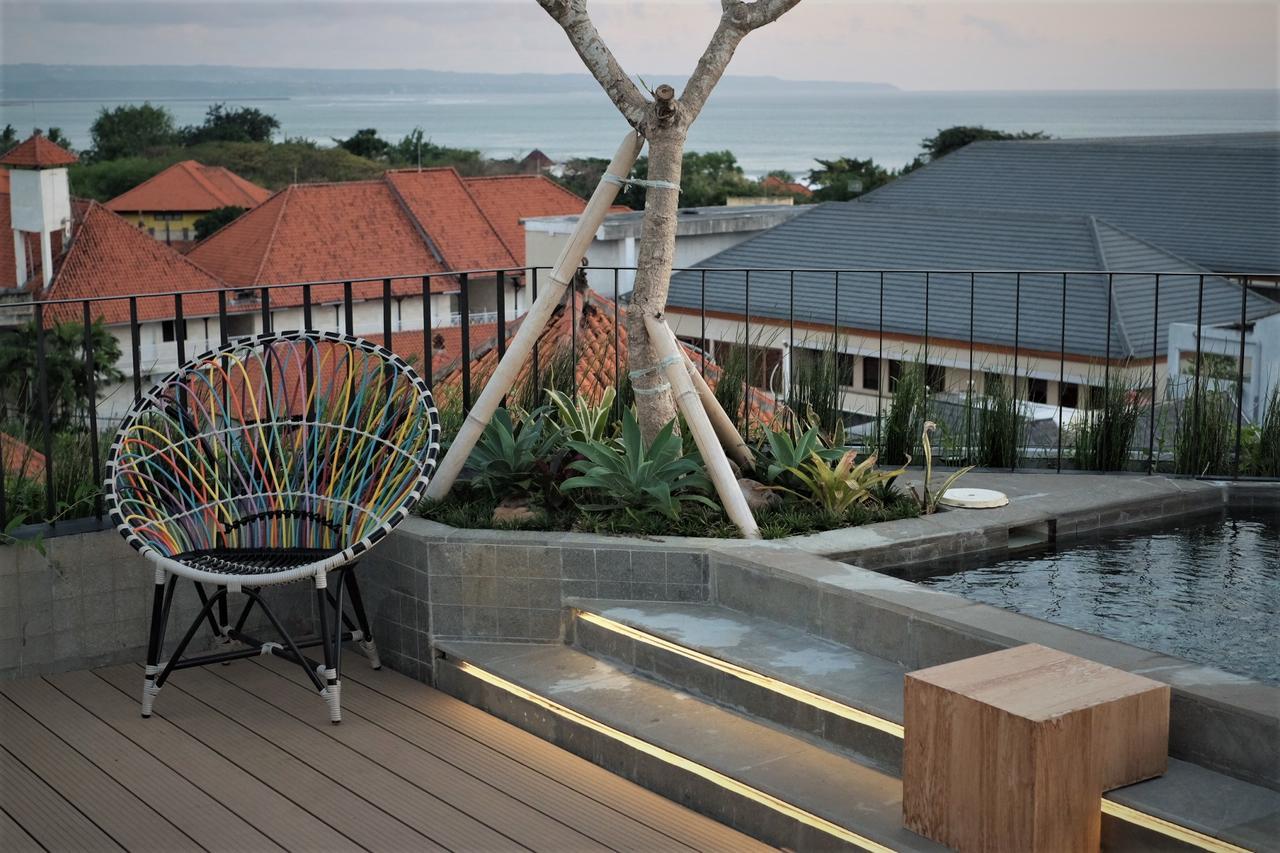 Borough Capsule Hostel Bali Legian Exteriör bild
